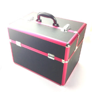 Műkörmös bőrönd metál pink és fekete színben